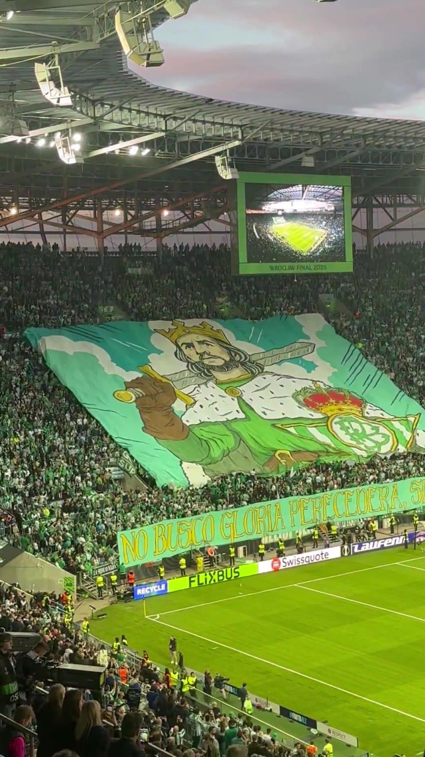 沖擊獎(jiǎng)杯！貝蒂斯球迷這巨型Tifo太有氣勢(shì)了