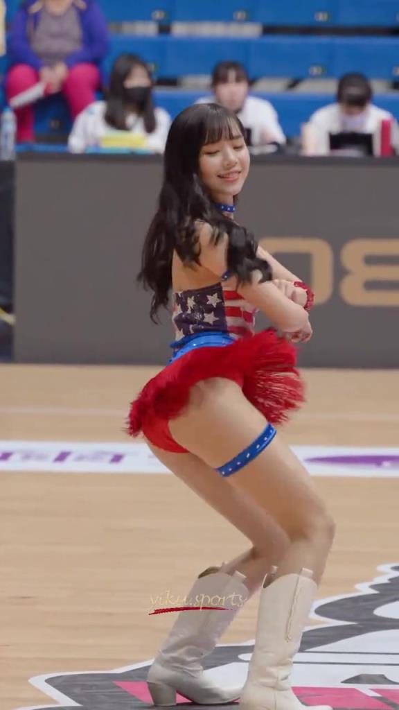 最好的啦啦隊小姐姐！自信，健康充滿活力！