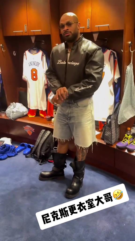 這身就有點看不懂了！“鞋王”塔克今日上腳大頭皮靴