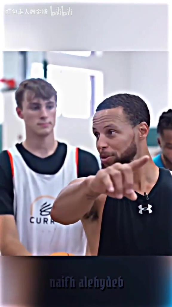 庫里：其實這個暴扣是我教的！當弗拉格出現在庫里的訓練營！